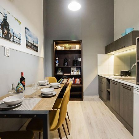 부다페스트 Urban Tranquillity By The Main Shopping Street 아파트 외부 사진